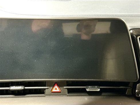 Used 2023 Kia Sportage EX image 9