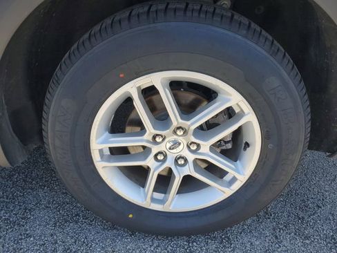 Used 2025 Ford Explorer Active RWD image 9