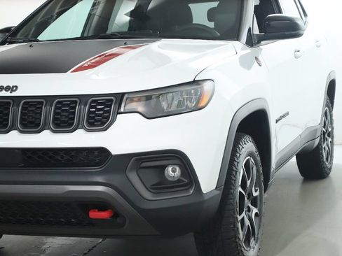 Used 2025 Jeep Compass Trailhawk AWD/4WD image 5