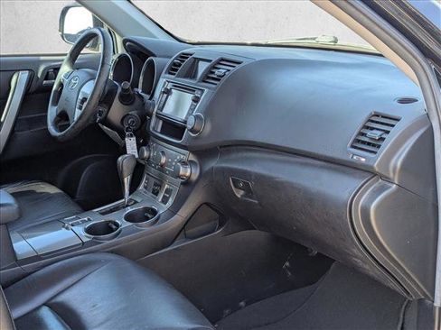 Used 2013 Toyota Highlander SE image 22