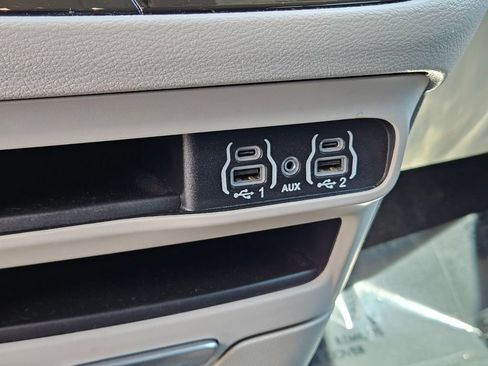 Used 2024 Chrysler Pacifica Touring-L FWD image 24