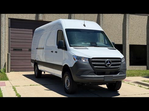 Used 2025 Mercedes-Benz Sprinter 2500 image 1