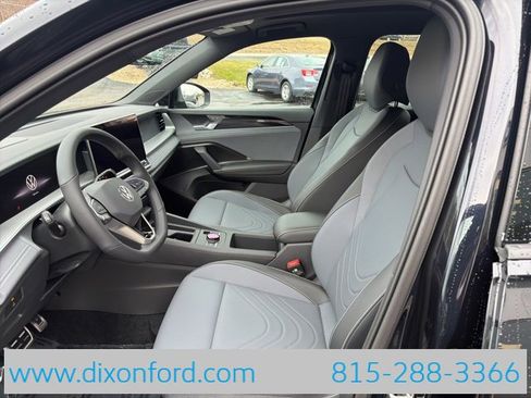 New 2026 Volkswagen Tiguan SE R-Line image 9