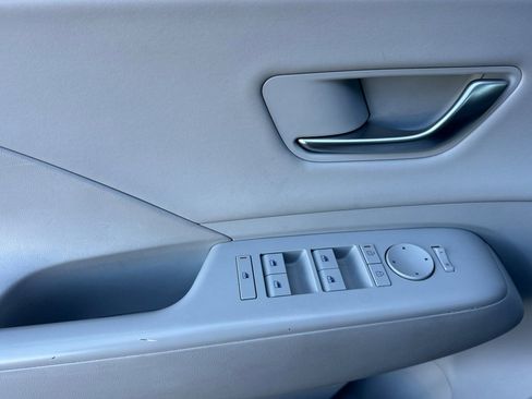 Used 2024 Hyundai Kona Limited FWD image 10