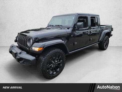 Used 2025 Jeep Gladiator Sport image 1