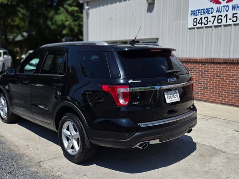 Used 2018 Ford Explorer XLT w/ Equipment Group 202A FWD image 5