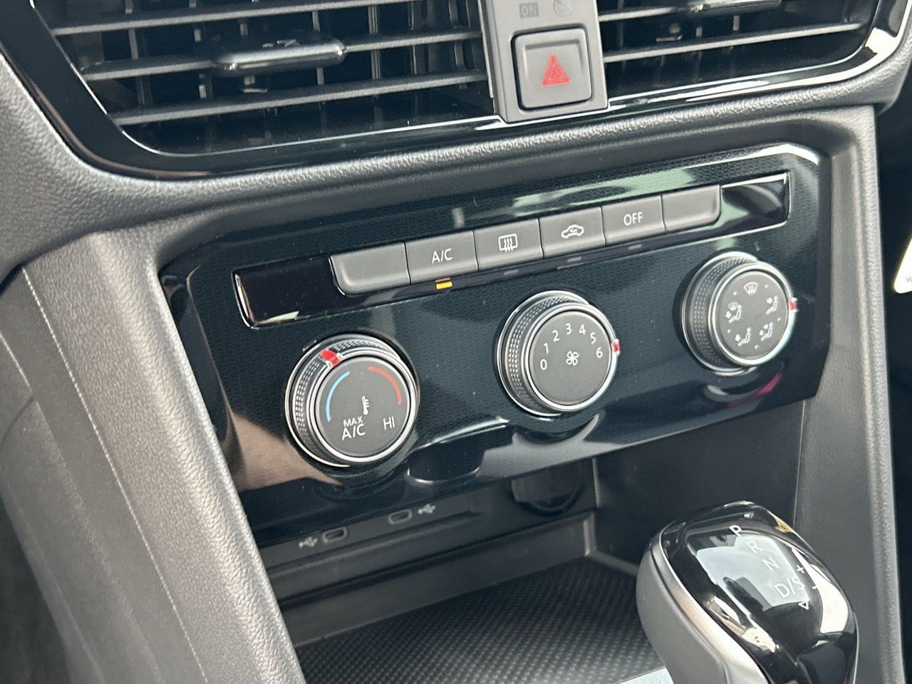 New 2027 Volkswagen Taos SE AWD/4WD image 23