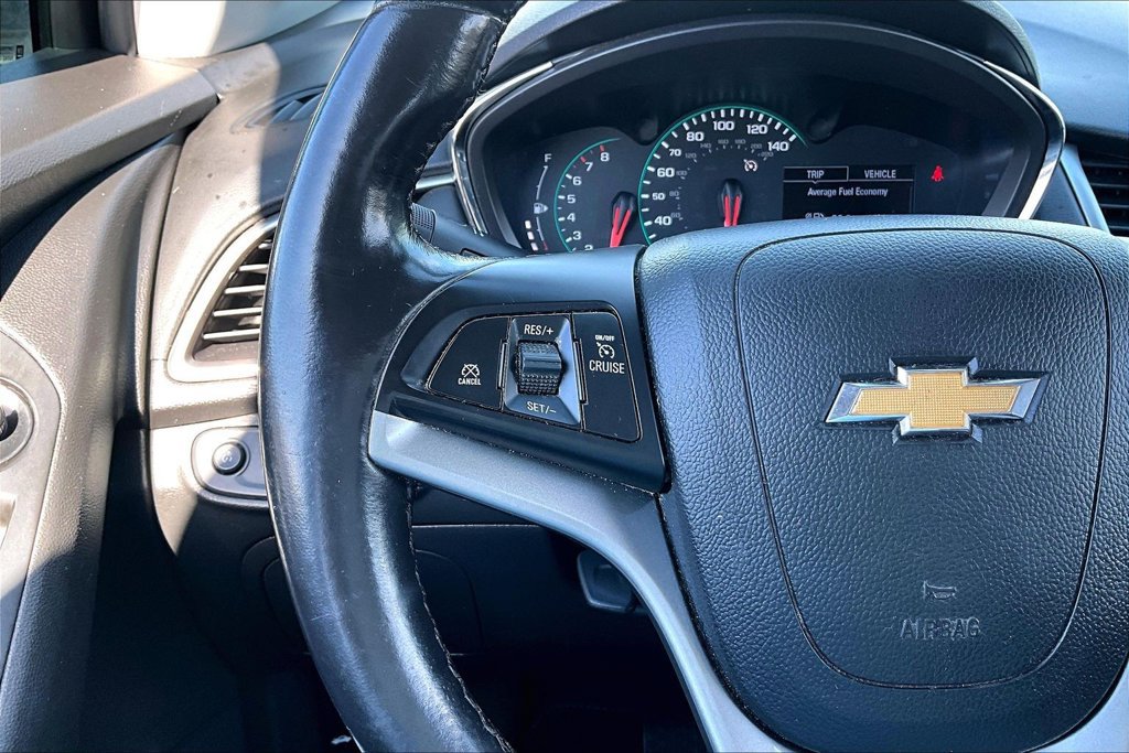 Used 2022 Chevrolet Trax LT w/ LT Convenience Package FWD image 16