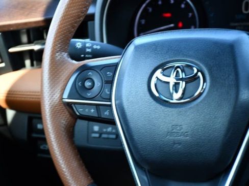 Used 2019 Toyota Avalon Limited image 24