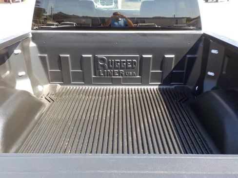 Used 2025 GMC Sierra 1500 SLT image 5