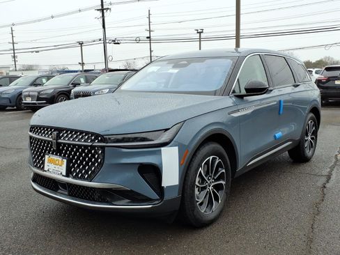 New 2026 Lincoln Nautilus Premier image 3