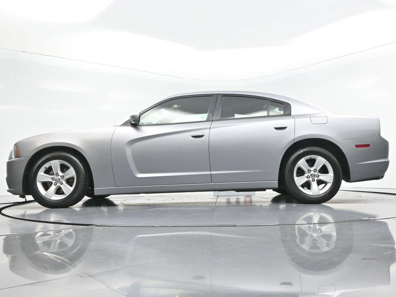 Used 2013 Dodge Charger SE RWD image 40