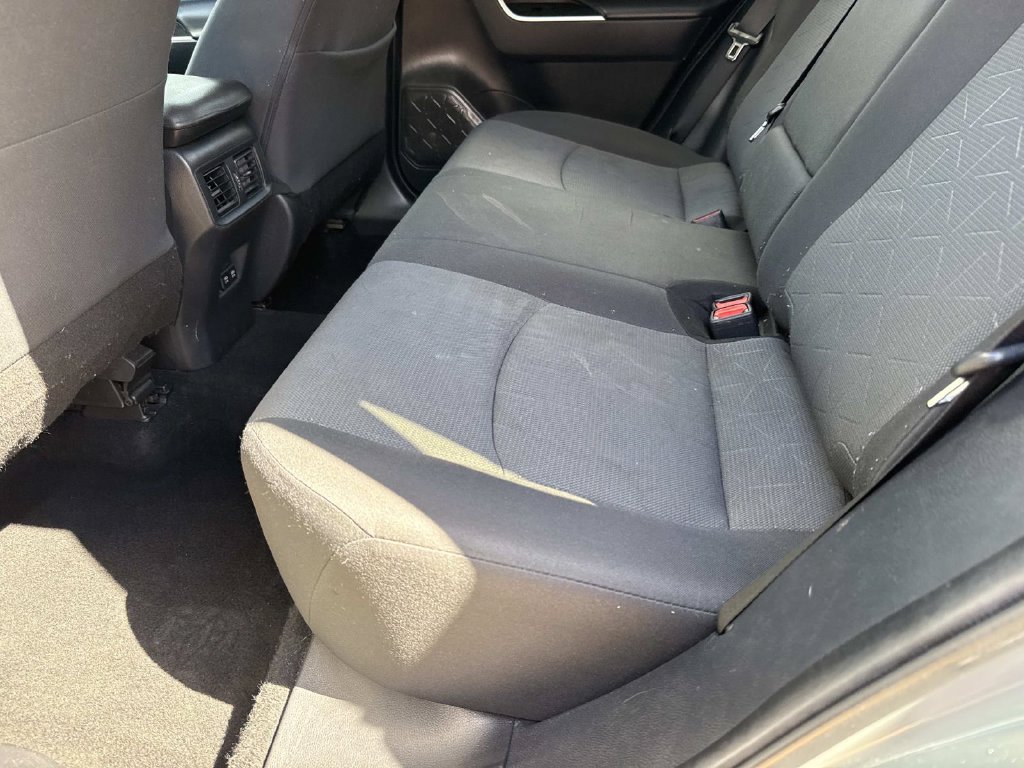 Used 2021 Toyota RAV4 XLE w/ Convenience Package FWD image 15