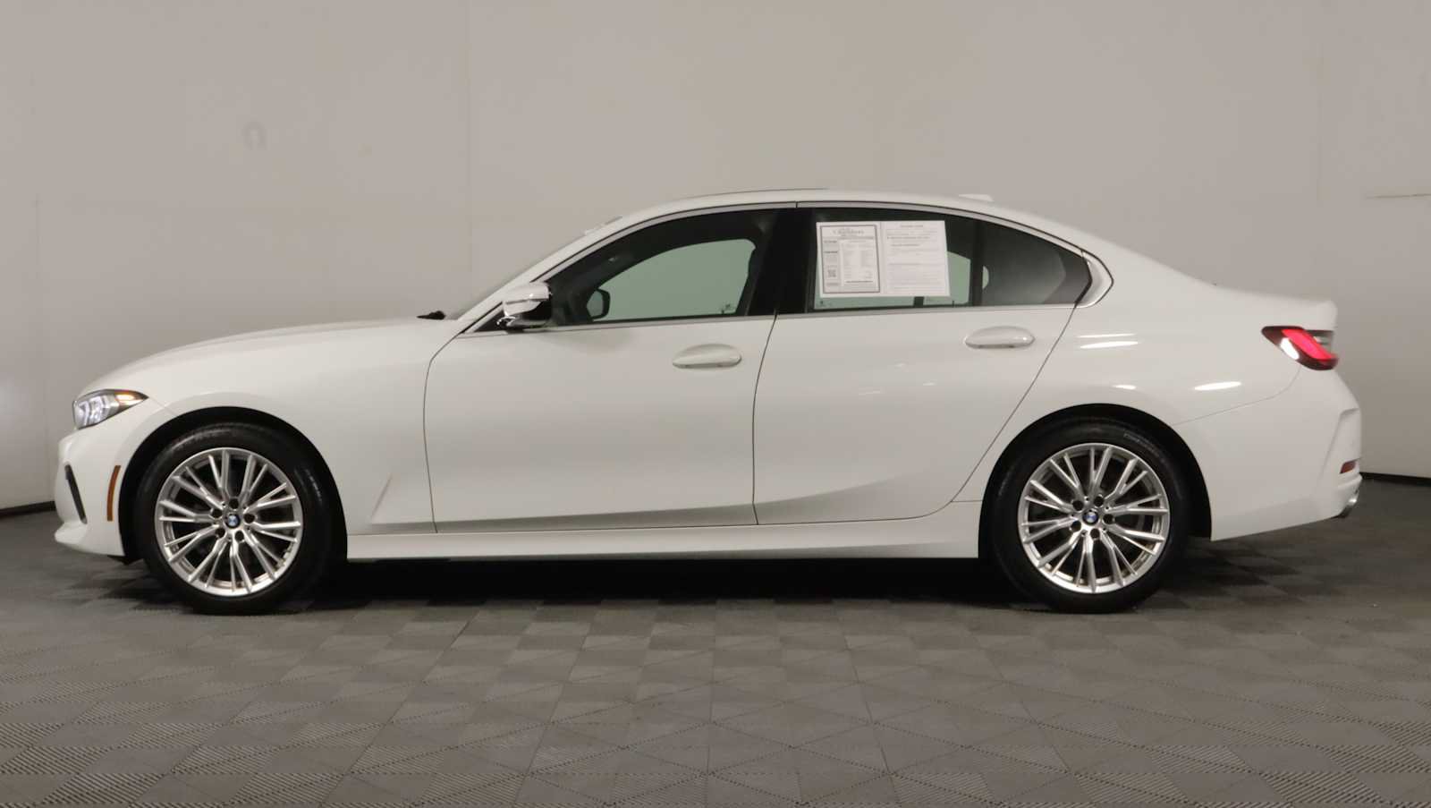Used 2024 BMW 330i xDrive Sedan w/ Premium Package AWD/4WD image 8