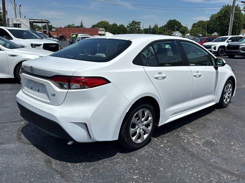 Used 2025 Toyota Corolla LE FWD image 4