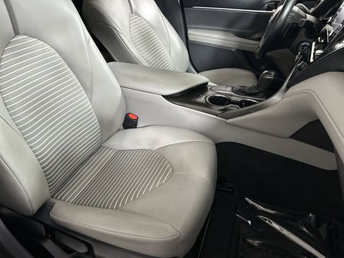 Used 2022 Toyota Camry SE image 25