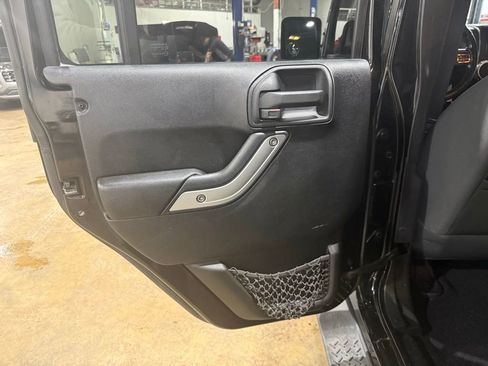 Used 2011 Jeep Wrangler Unlimited Sahara w/ Connectivity Group AWD/4WD image 26