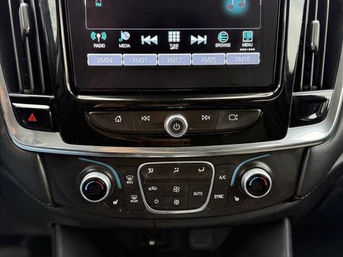 Used 2018 Chevrolet Traverse LT image 19