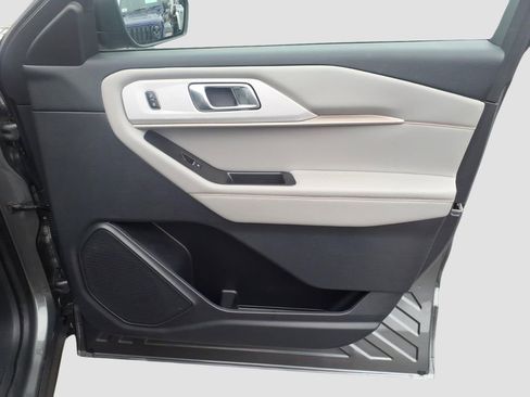 Used 2025 Ford Explorer Active w/ Active Comfort Package image 10