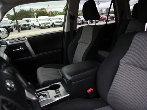 Used 2020 Toyota 4Runner SR5 image 9