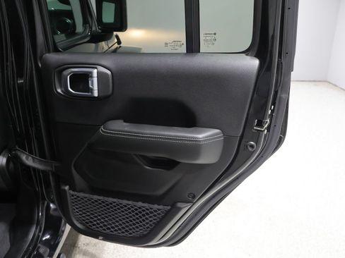 Used 2023 Jeep Wrangler Unlimited Sahara AWD/4WD image 18