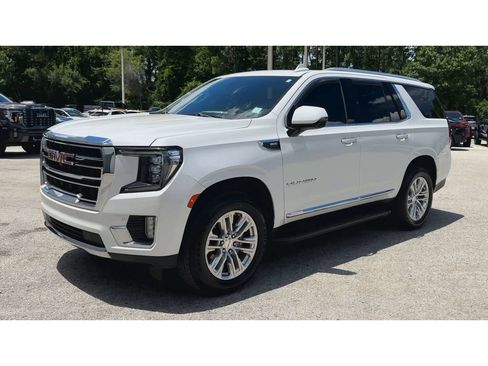 Certified 2022 GMC Yukon SLT w/ SLT Premium Package AWD/4WD image 4