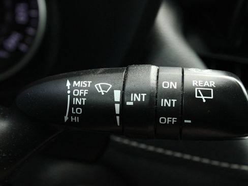 Used 2022 Toyota RAV4 XLE AWD/4WD image 31