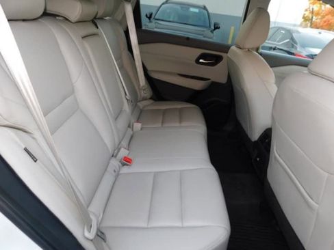 Used 2023 Nissan Rogue SL w/ SL Premium Package image 31