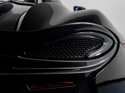 Used 2019 McLaren 570S Spider image 16