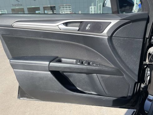 Used 2018 Ford Fusion SE w/ Fusion SE Technology Package image 9