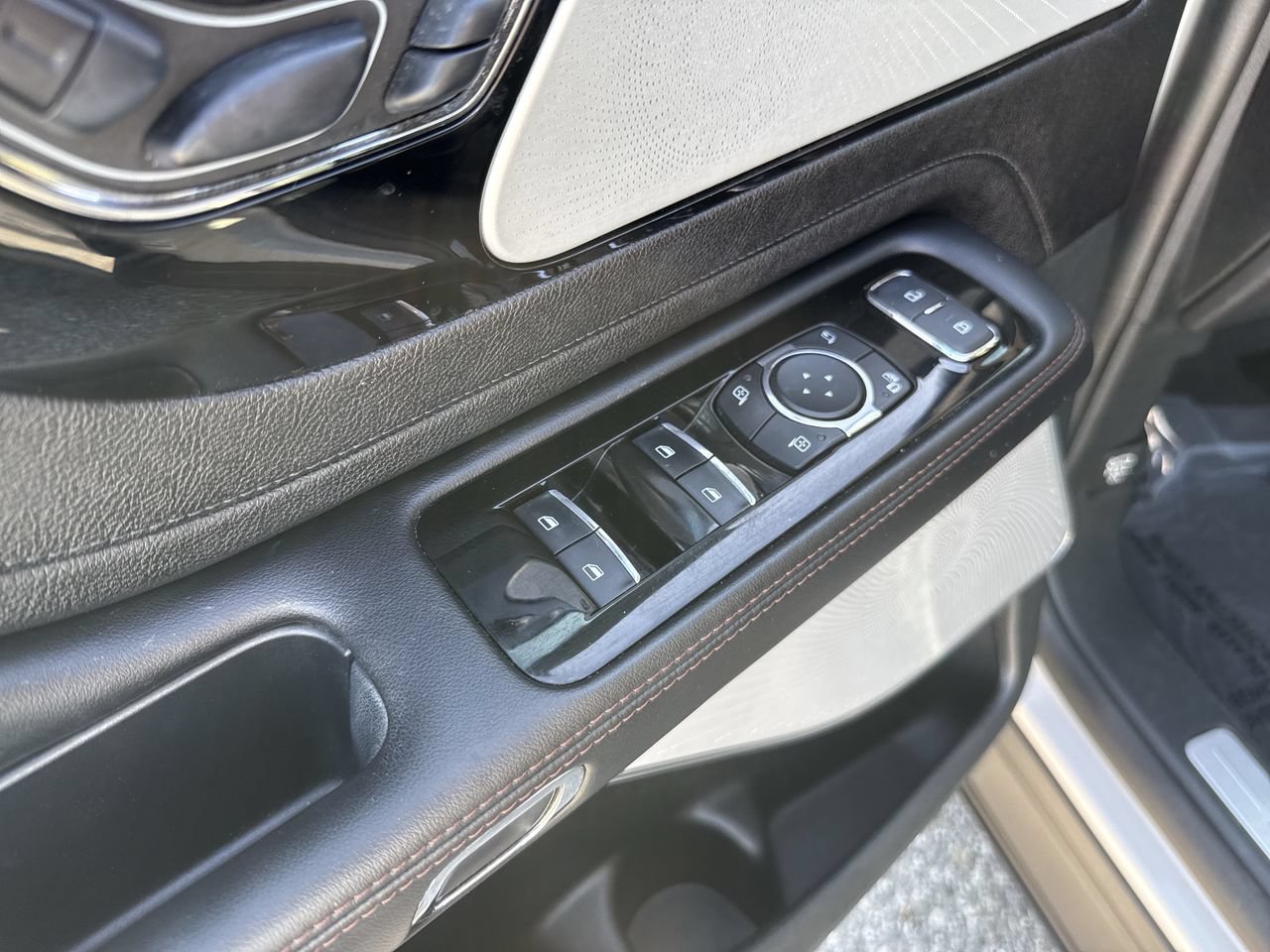 Used 2024 Lincoln Aviator Reserve w/ Equipment Group 201A RWD image 12