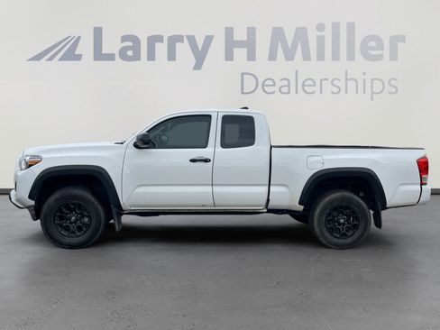 Used 2019 Toyota Tacoma SR image 2