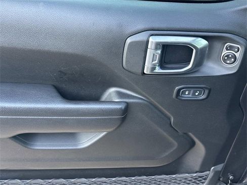 Used 2023 Jeep Gladiator Willys image 11