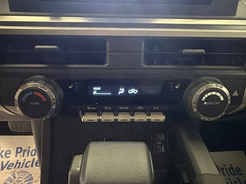 Certified 2025 Toyota Tacoma SR5 AWD/4WD image 26