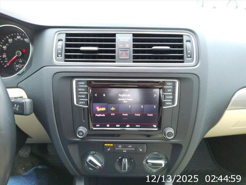 Used 2018 Volkswagen Jetta SE image 13