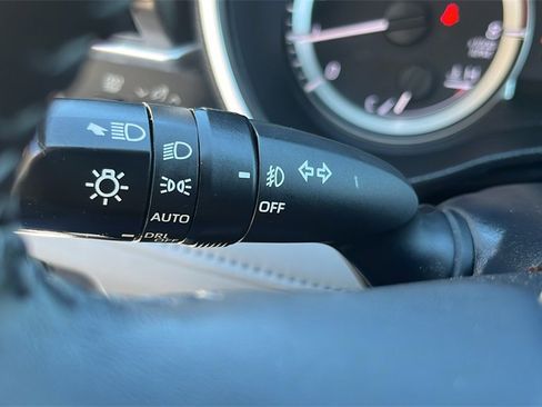 Used 2023 Toyota Highlander XLE image 33