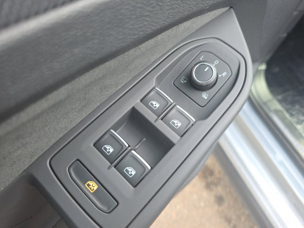 New 2026 Volkswagen GTI SE FWD image 10