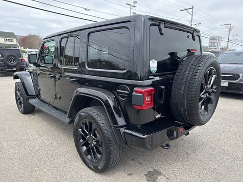 Used 2021 Jeep Wrangler Unlimited Sahara AWD/4WD image 3