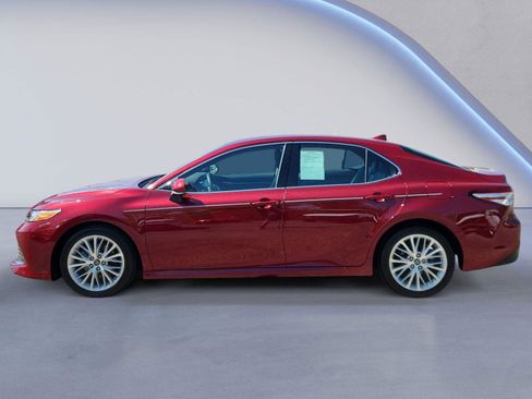 Used 2019 Toyota Camry XLE w/ Navigation Package FWD image 6
