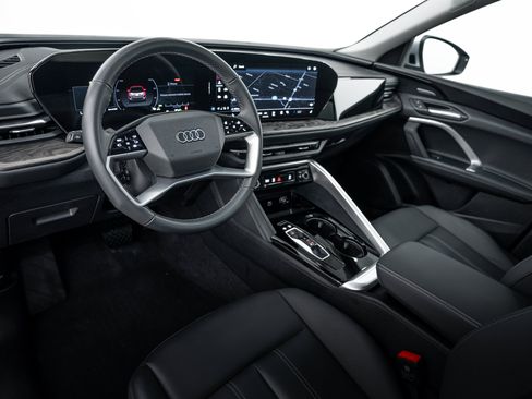 Used 2025 Audi Q5 Premium Plus w/ Premium Plus AWD/4WD image 10