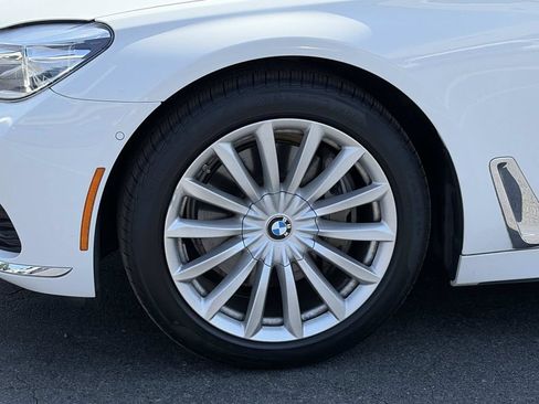 Used 2019 BMW 740i w/ Executive Package RWD image 11