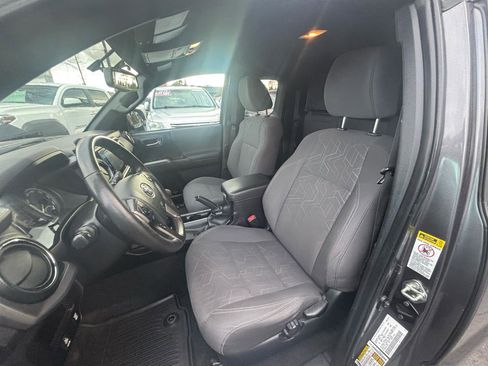 Used 2016 Toyota Tacoma TRD Sport w/ Towing Package image 8