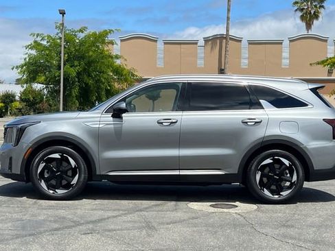 Used 2025 Kia Sorento EX AWD/4WD image 7