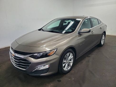 Used 2020 Chevrolet Malibu LT FWD image 1