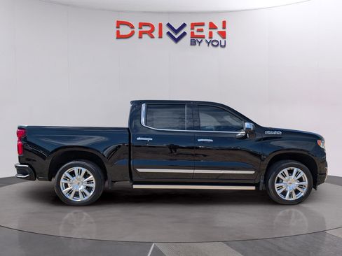 Used 2025 Chevrolet Silverado 1500 High Country w/ Technology Package AWD/4WD image 6
