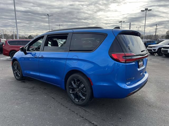 New 2026 Chrysler Pacifica Select w/ S Appearance Package FWD image 5