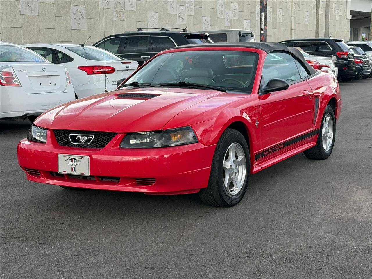 Used 2002 Ford Mustang Convertible RWD image 2