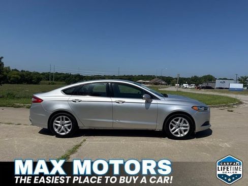 Used 2016 Ford Fusion SE FWD image 3