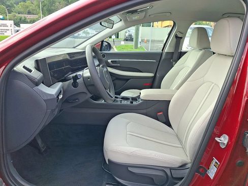 Used 2025 Hyundai Sonata SE FWD image 14