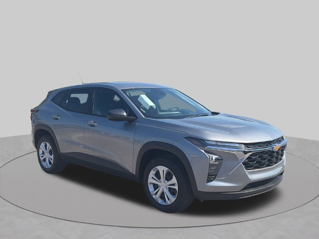 Used 2026 Chevrolet Trax LS FWD image 8